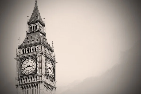 Londra Big Ben e storica vecchia costruzione Inghilterra invecchiato cit — Foto Stock