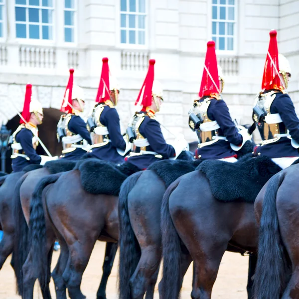 В лондонской английской лошади и кавалерии для королевы — стоковое фото