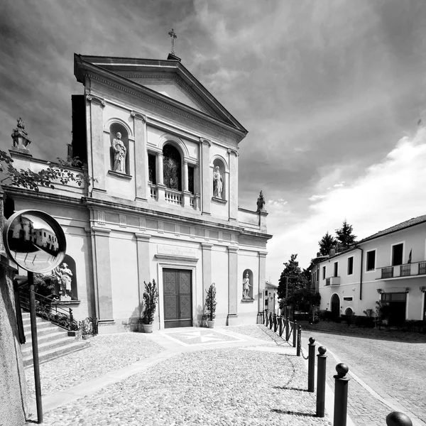 Monumento arquitectura antigua en italia europa milan religion a —  Fotos de Stock