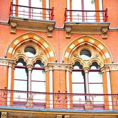 binalar Londra İngiltere'de windows ve tuğla dış   