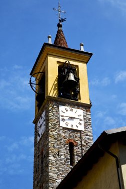 Jerago eski duvar ve kilise kule güneşli gün çan 