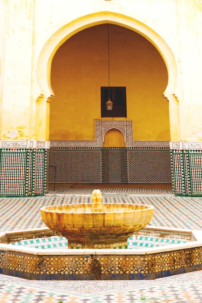 Fountain in morocco africa old antique construction  mousque pal — Stock Photo, Image