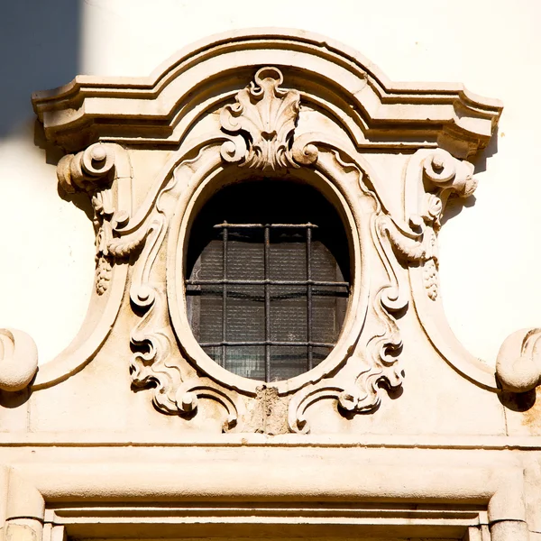 Antique contruction in italy europe marble and rose window the w — Stock Photo, Image