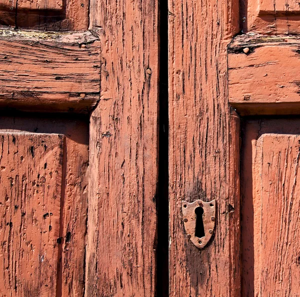 Porta in italia antico legno antico e texture trasdittiva chiodo — Foto Stock