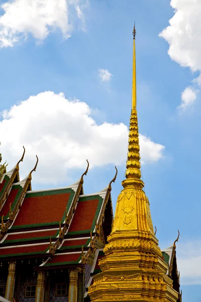 Tailandia en Bangkok templo de lluvia palacios Asia cielo —  Fotos de Stock