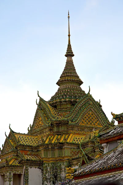 Таиланд в Ват дворцы небо и — стоковое фото