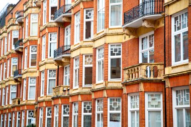 pencere tuğla duvar ve tarihi 