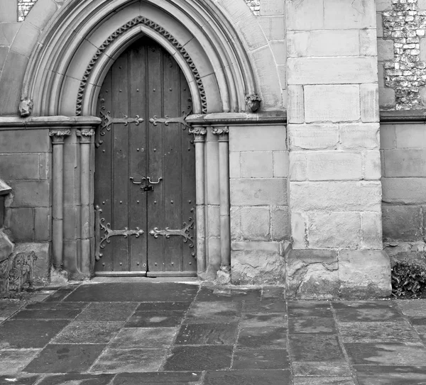 Двері південно-варварського собору в Лондоні старе будівництво — стокове фото