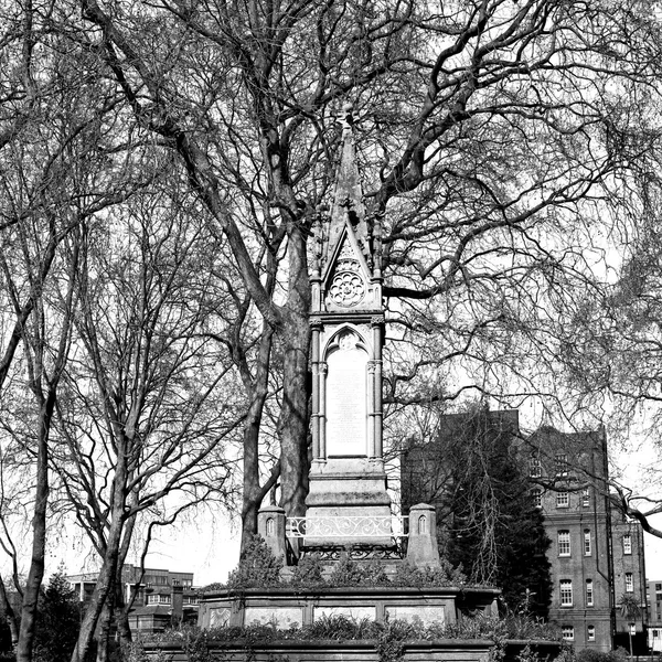 Nel cimitero Inghilterra Europa vecchia costruzione e storia — Foto Stock