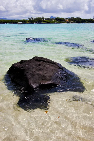 Indian ocean some stone in the island — Stock Photo, Image