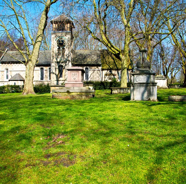 I kyrkogården england Europa gamla konstruktion och historia — Stockfoto