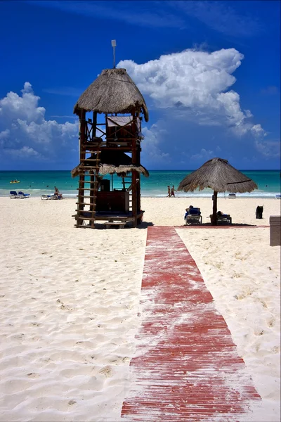 In mexico rock stenen hemel wolk mensen kustlijn en de zomer — Stockfoto