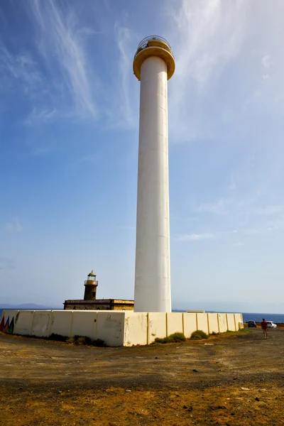 Lanzarote маяк и рок в голубом небе teguise — стоковое фото