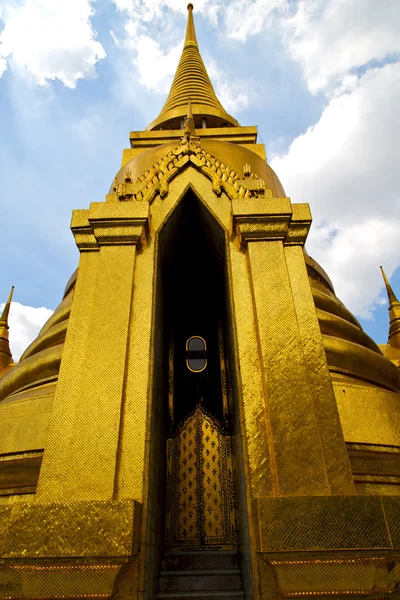 バンコクのタイ寺院抽象と色 relig — ストック写真