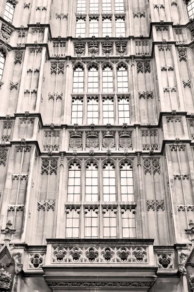 Стара в Лондоні історична структура скляного вікна парламенту — стокове фото
