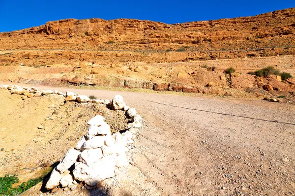 Dans la vallée marocaine afrique terrain isolé colline — Photo