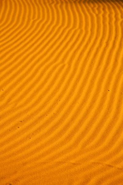 Коричневая песчаная пустыня — стоковое фото