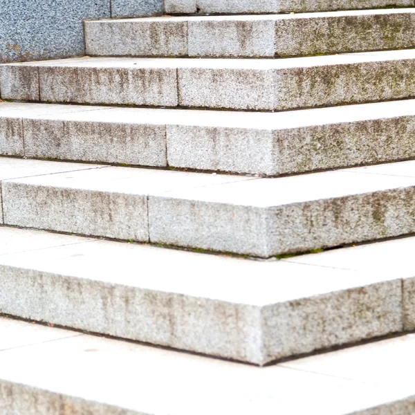 Em Londres monumento velhos passos e mármore ancien linha — Fotografia de Stock