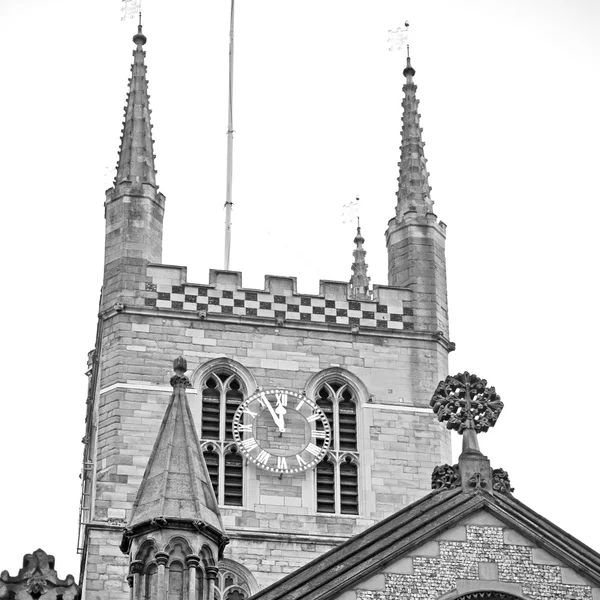 Dveře southwark katedrála v Londýně Anglie staré konstrukce — Stock fotografie