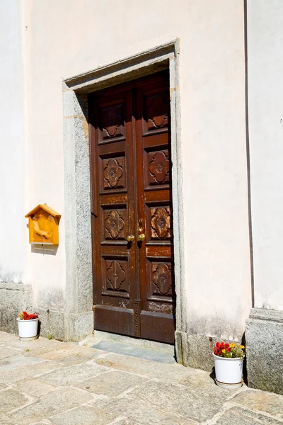 İtalya'da kara Avrupa mimari ve tarihi kapısı — Stok fotoğraf