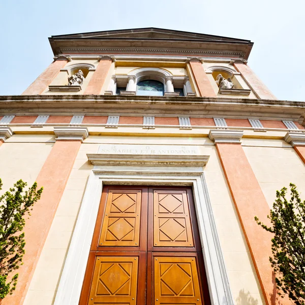 Monumento arquitectura antigua en italia europa milan religion a — Foto de Stock