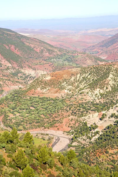 在地图集街道 dades 山谷 — 图库照片