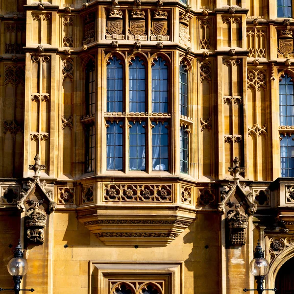 Παλιά στο Λονδίνο ιστορική Κοινοβούλιο γυαλί παράθυρο Παρεµβάλλονται — Φωτογραφία Αρχείου