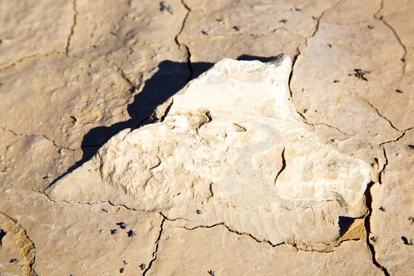 在撒哈拉沙漠石岩石棕色干砂 — 图库照片