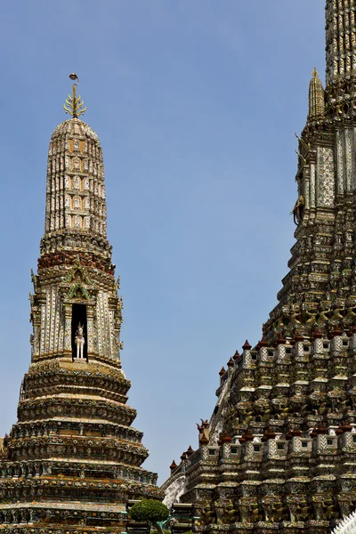 Asie Thajsko bangkok sky a barvy náboženství — Stock fotografie