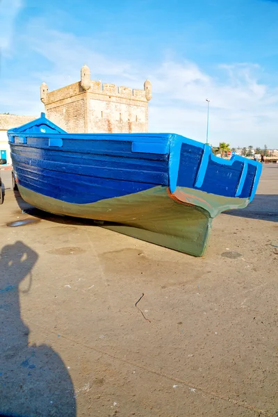 Boot in Afrika hout en abstracte pier — Stockfoto