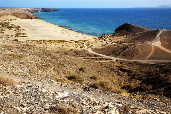 In lanzarote spain pond   stone sky cloud beach — Stock Photo, Image