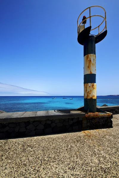 Maják a molo v lanzarote, Španělsko — Stock fotografie