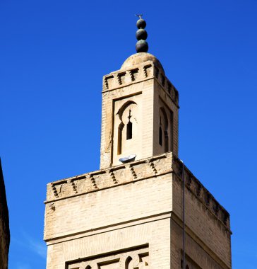 maroc Afrika Minare din ve mavi gökyüzü tarihinin