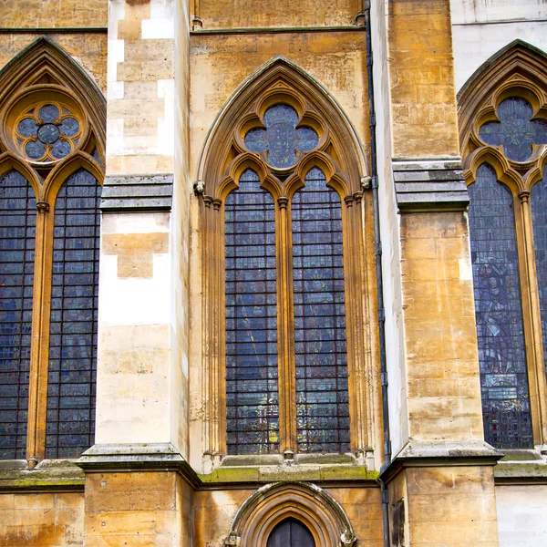 ロンドンの古い教会の扉と ma でバラ窓 weinstmister 修道院 — ストック写真