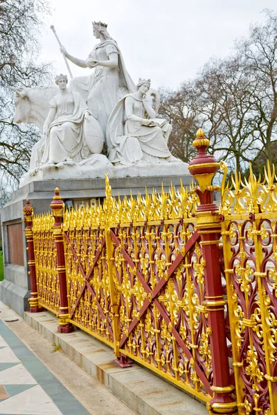 Monumento a Albert en Londres kingdome y — Foto de Stock