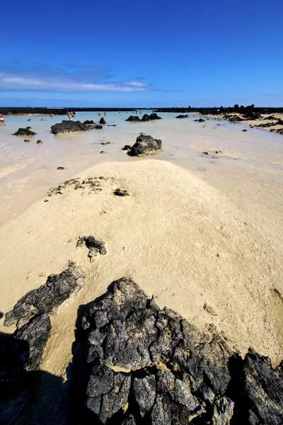 People spain   black rocks  lanzarote — Stock Photo, Image