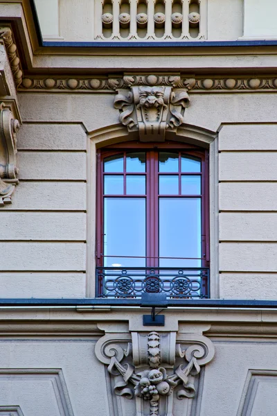 Oude muur venster centrum van de stad lugano Zwitserland swiss — Stockfoto