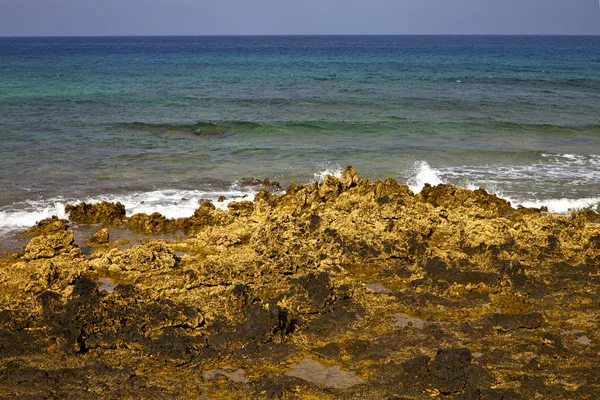 Vatten isle skum rock Spanien liggande sten sky beach — Stockfoto