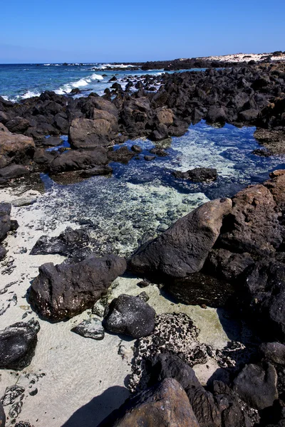 Gökyüzü ışık plaj su lanzarote Adası köpük rock İspanya — Stok fotoğraf