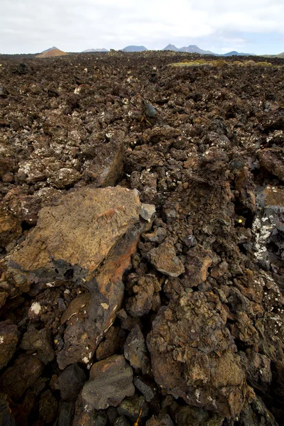 Taş volcanes lanzarote timanfaya gökyüzü Hill ve — Stok fotoğraf