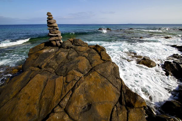 In lanzarote coastline  froth  spain pond  r beach  water  musk — Stock Photo, Image