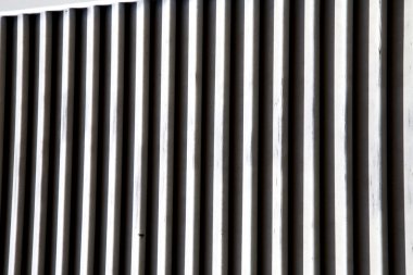 pencere beton tuğla besnate varese güneşli bir gün 