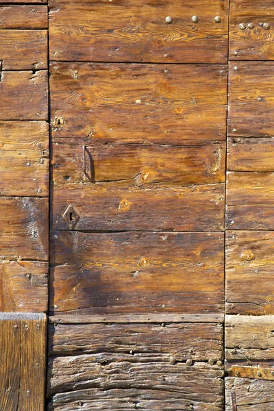 Varese sumirago zardzewiały mosiężna Kołatka brązowy drewno — Zdjęcie stockowe