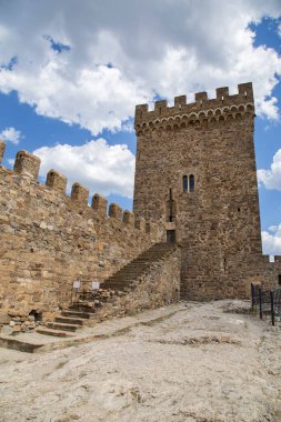 Kayalık dağdaki şato