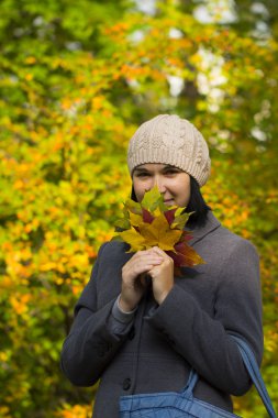 kız beyaz zemin üzerine
