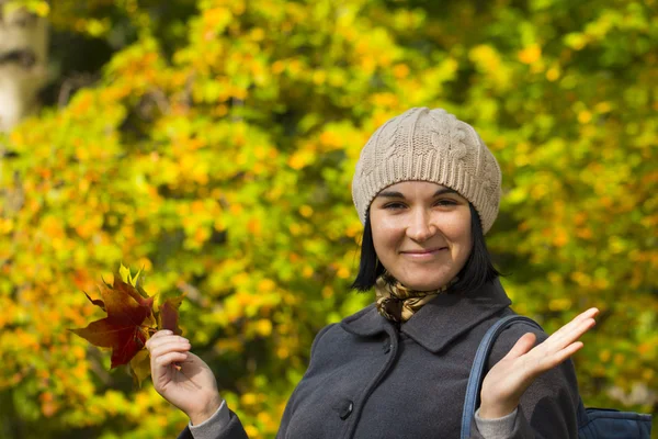 Mädchen auf weißem Hintergrund — Stockfoto