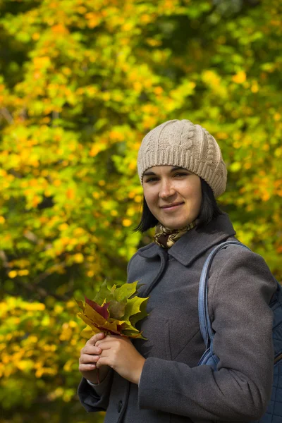 Mädchen auf weißem Hintergrund — Stockfoto