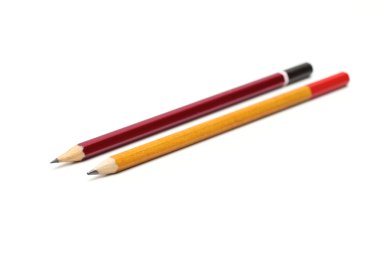 Beyaz arkaplanda kalem