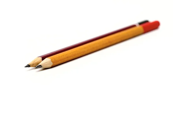 Lápis sobre o fundo branco — Fotografia de Stock