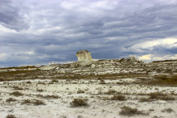 Roches sur le fond blanc — Photo